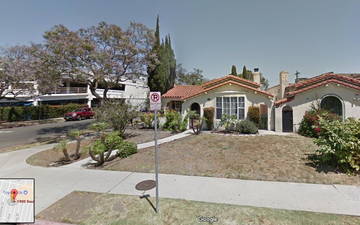 1900 S Holt Ave in Los Angeles, CA - Building Photo