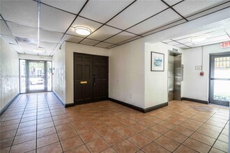 6960 Rue Vendome in Miami, FL - Building Photo - Building Photo