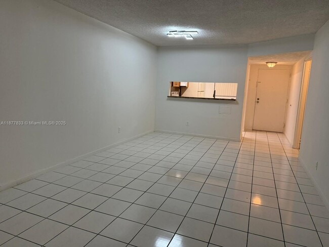 3396 Foxcroft Rd in Miramar, FL - Building Photo - Building Photo