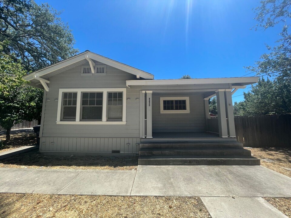 9230 Curbaril Ave in Atascadero, CA - Building Photo
