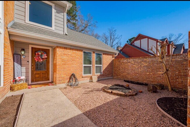 4 Kensington Ct in Conroe, TX - Building Photo - Building Photo
