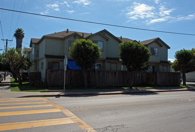 156 Riverside Dr in Watsonville, CA - Foto de edificio - Building Photo