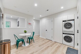 7200A N Claremont Ave in Chicago, IL - Building Photo - Building Photo