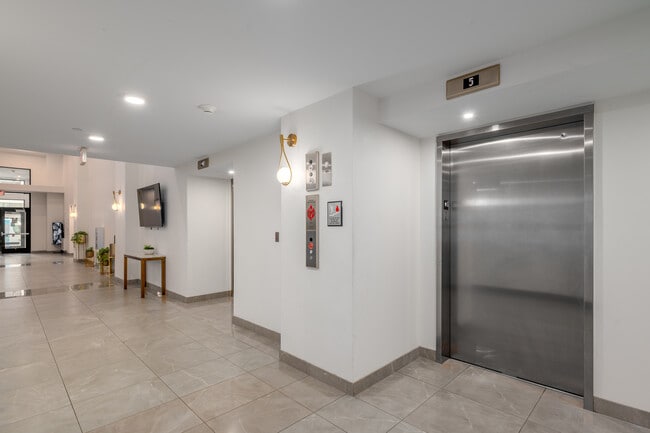 Euclid Grand in Cleveland, OH - Foto de edificio - Interior Photo