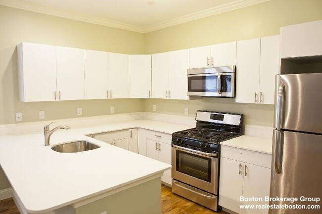 17 Imrie Rd, Unit 1 in Boston, MA - Building Photo - Building Photo