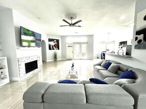 10807 Summer Meadows Ct in Houston, TX - Building Photo - Building Photo