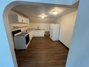 381 Liberty St, Unit 201 in Sharon, PA - Building Photo - Building Photo