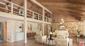 1365 N Wetherly Dr in Los Angeles, CA - Building Photo