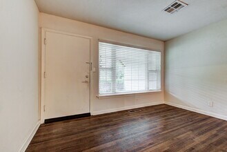 1723 Churchill Way in The Village, OK - Building Photo - Building Photo