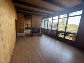 1625 Higgins Way in Pacifica, CA - Building Photo - Building Photo