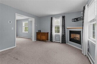 4 Marshall Ln in Middletown, RI - Building Photo - Building Photo