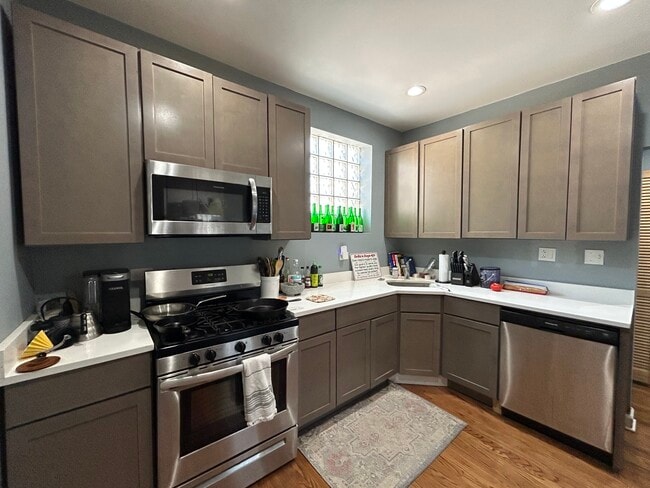 2554 W Eastwood Ave, Unit 2W