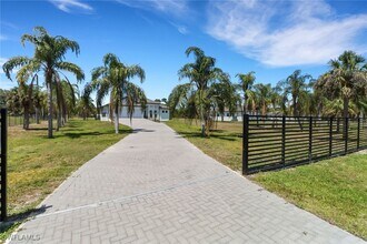 687 23rd St SW in Naples, FL - Building Photo - Building Photo