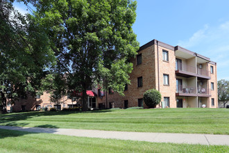 Wingate Apartments in New Hope, MN - Building Photo - Building Photo