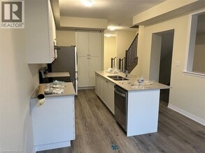 185 Bedrock Dr in Hamilton, ON - Building Photo - Building Photo