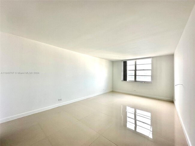251 174th St, Unit #1418 in Sunny Isles Beach, FL - Building Photo - Building Photo