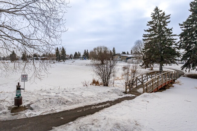 Parkland Village in Spruce Grove, AB - Building Photo - Building Photo