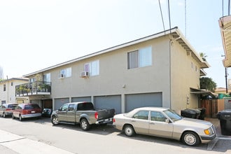 Balboa Apartments in Garden Grove, CA - Foto de edificio - Building Photo