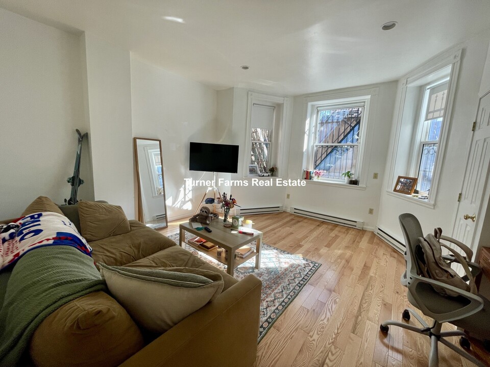 1077 Beacon St, Unit B in Brookline, MA - Foto de edificio