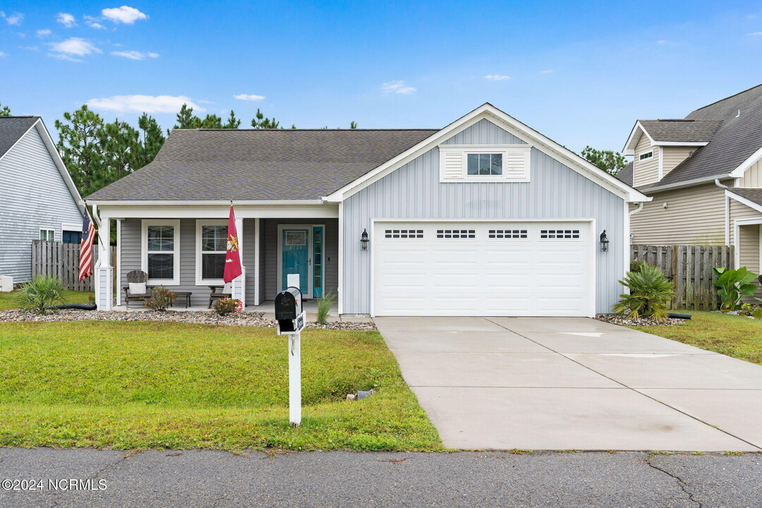 4221 Cherry Laurel Ln SE in Southport, NC - Building Photo