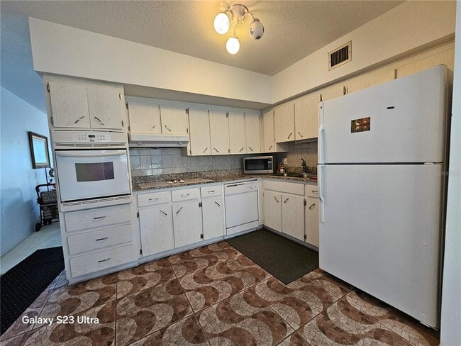 2380 World Pkwy Blvd in Clearwater, FL - Building Photo - Building Photo