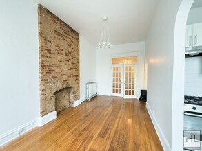 BEDFORD AVENUE / Spacious 1-Bed 1-Bath, Unit 1A in Brooklyn, NY - Foto de edificio - Building Photo