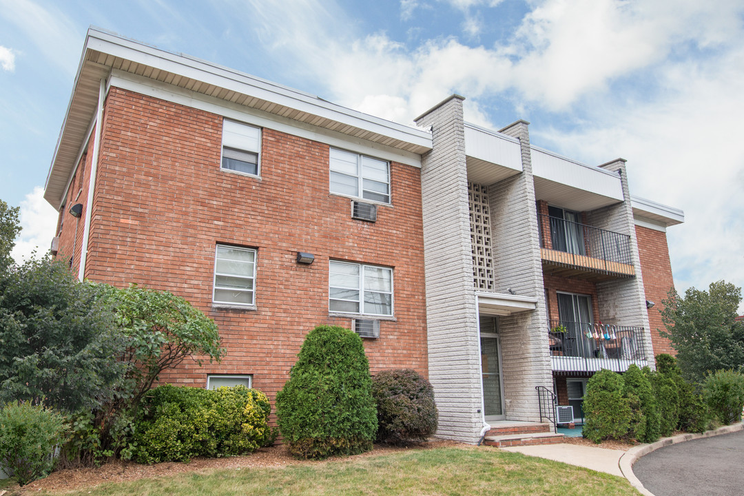 Elron Apartments in Elizabeth, NJ - Building Photo