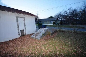 1103 S Willow St in Sherman, TX - Building Photo - Building Photo