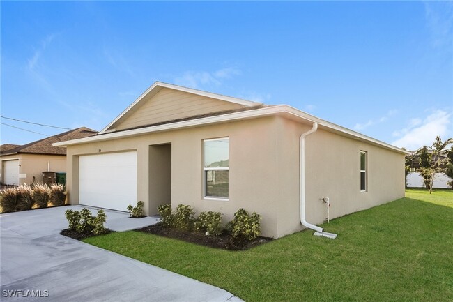 104 Nelson Rd N in Cape Coral, FL - Building Photo - Building Photo