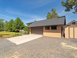 64420 Bailey Rd in Bend, OR - Building Photo - Building Photo
