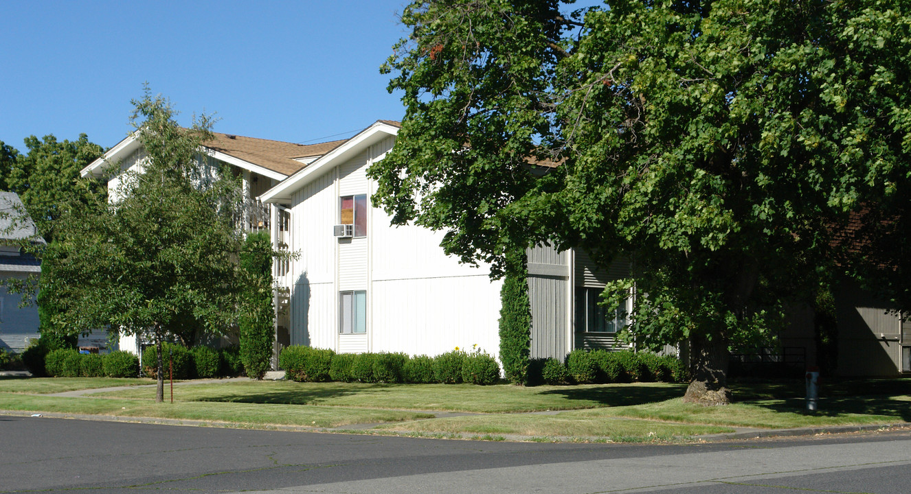 1810 N Addison St in Spokane, WA - Building Photo