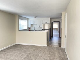 2528 Williams Ave, Unit 4 Apartments