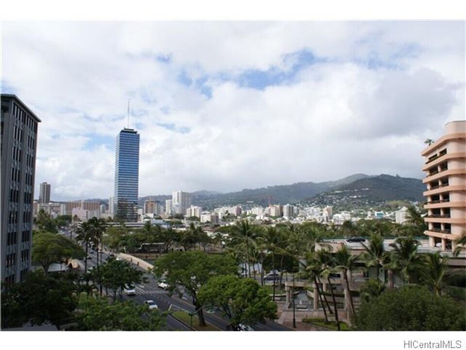 1837 Kalakaua Ave in Honolulu, HI - Building Photo