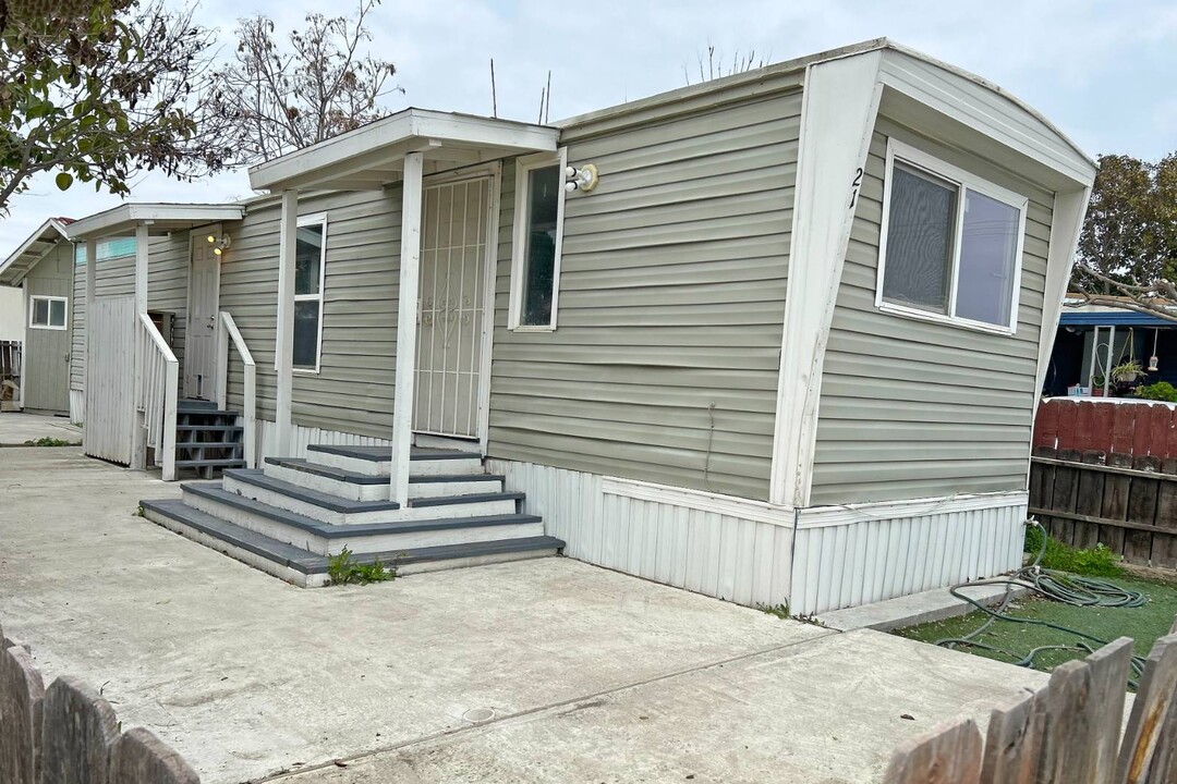 614 Otis Ave in Corcoran, CA - Building Photo