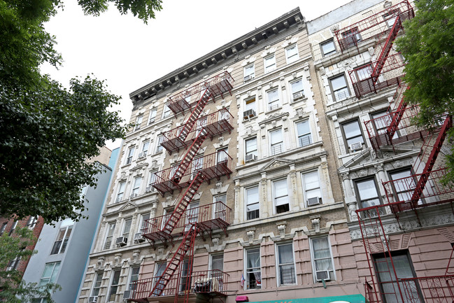 353 S 3rd St in Brooklyn, NY - Foto de edificio - Building Photo