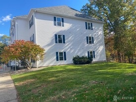 1221 Waterford Dr in Edison, NJ - Building Photo