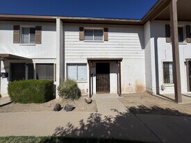 7129 W Hazelwood St in Phoenix, AZ - Building Photo