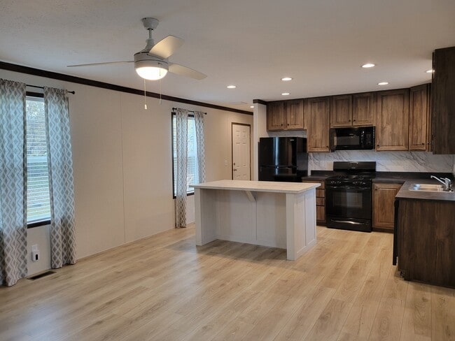 property at 855 W Jefferson St