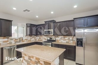 6710 Crystal Run Ln in Las Vegas, NV - Building Photo - Building Photo