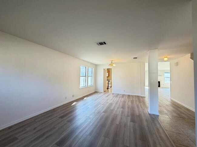 1913 Overland Dr in Leander, TX - Building Photo - Building Photo