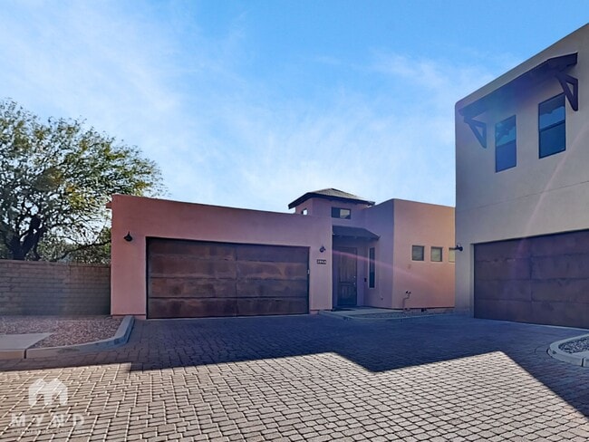 property at 3062 N Presidio Park Pl