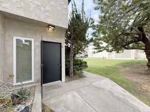2708 Santiago Rd-Unit -D in Fullerton, CA - Building Photo - Building Photo
