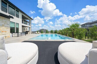 804 Lauren Belle Ln in Briarcliff, TX - Building Photo - Building Photo