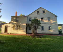 12 Exeter Rd, Unit 12-1 in Newmarket, NH - Building Photo - Building Photo