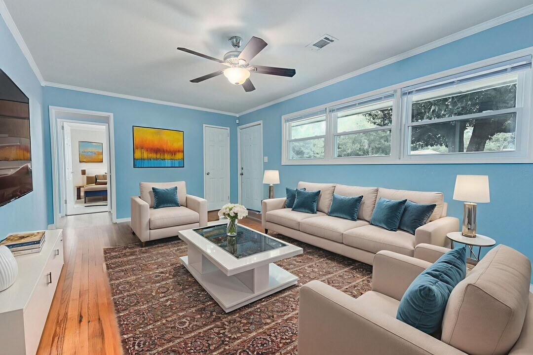 1233 Hawthorne Cir in Hanahan, SC - Building Photo