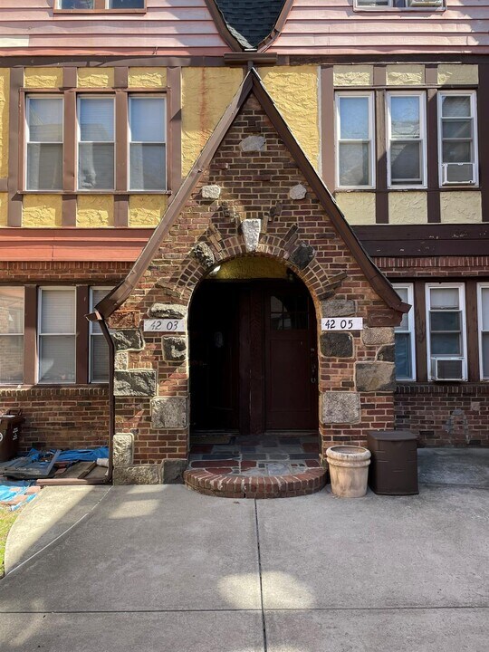 42-03 204th St in Queens, NY - Building Photo