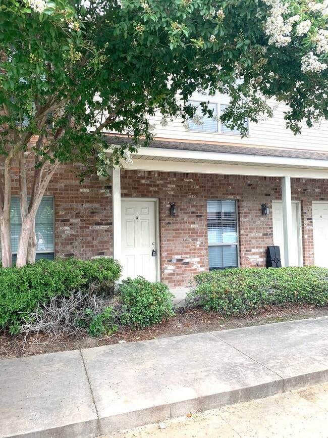 property at 808 Meadow Bend Dr