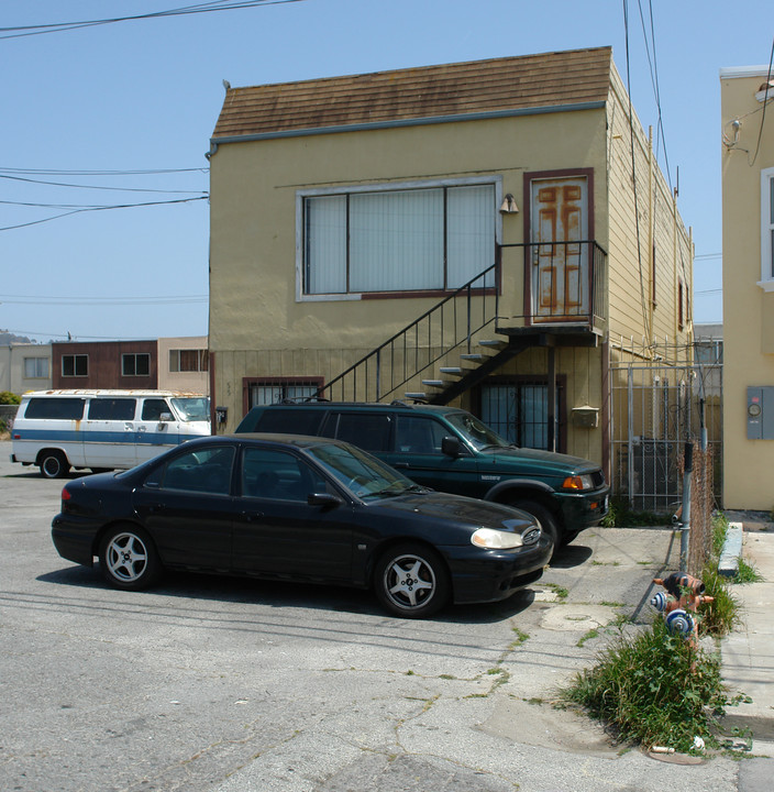 55 Oriente St in Daly City, CA - Building Photo