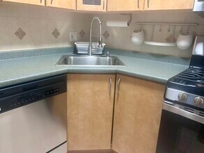 140 Kenrick St in Boston, MA - Foto de edificio - Building Photo