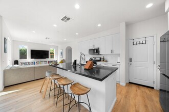 15026 Olive Ln in La Mirada, CA - Foto de edificio - Building Photo